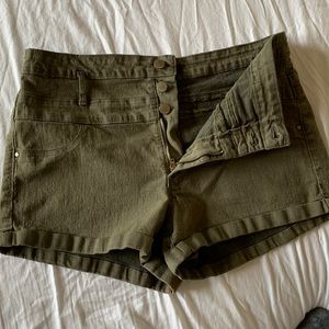 VGUC army green shorts